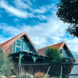 Be-Taam Ahava Suites, hotel in Bruchim Qela' Alon