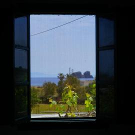 Anevalousa Beach House, hotel in Moutsouna Naxos