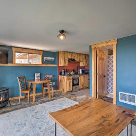 Slopeside Burke Mountain Condo w/ Fireplace!, hotel in East Burke