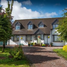 Innes House Bed & Breakfast، فندق في أكاريكيل