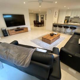 로즈버드에 위치한 호텔 Sun-lovers Beach House - Walk to beach/shops!