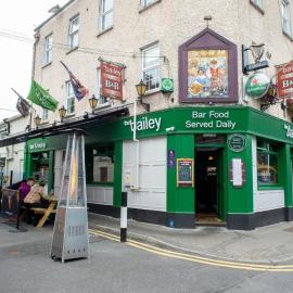 The Bailey Gastro Bar & Inn, מלון בAthlone