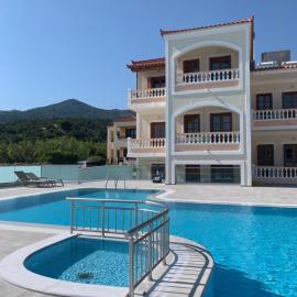 Anemos Apartments, hotel u gradu Maratokampos