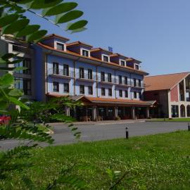 Hotel Cristina, hótel í Noreña