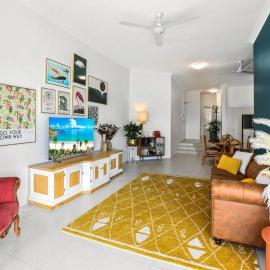 The Flirty Flamingo - Two bedroom seaside Condo, hotel v destinácii Trinity Beach