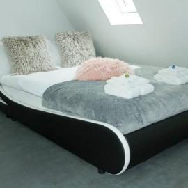 Dachgeschoss-Apartment mit Küche & kostenloser Parkplatz, hotel i Dortmund