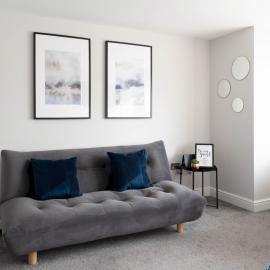 Lovely, comfortable 2-bed Braehead - free parking - Pass the Keys, hotel in Renfrew