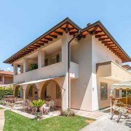 Villa Diletta b&b, hotel in Forte dei Marmi
