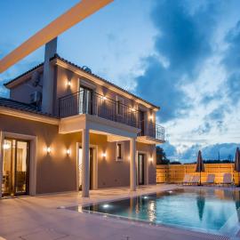 Luxury Villa Chrisi, hotel a Svoronata