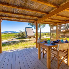 Glamping Gli Etruschi、ピオンビーノのホテル