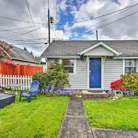 Lovely Tacoma Cottage w/ Fire Pit, Near Dtwn!