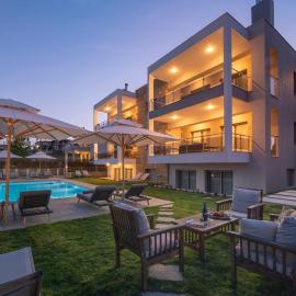Sea Wind Luxury Apartments with Pool Kassandra Halkidikι, hotel in Nea Fokea