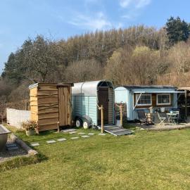 Belan Bluebell Woods Shepherds Hut, hotel in Llanidloes