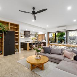 Sensational 4 Bedroom House - Free Parking - Free WIFI