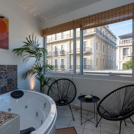 Kentia Modern/Artistic City Apartment