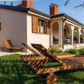 COUNTRY HOUSE NINA