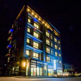 Xien Shi Homestay, hotel di Jinning