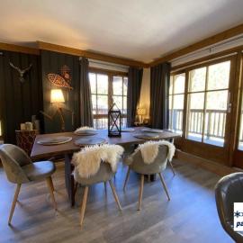 Stylish ski-in ski-out 3 bed apartment, Arc 1950 – hotel w mieście Arc 1950