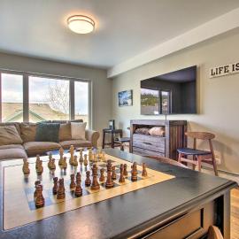 Cozy Montana Condo w/ Walk to Big Sky Resort!, Hotel in Big Sky