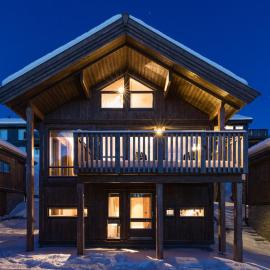 Cozy modern holiday villa with electric car charging, sauna and fireplace, hotelli Øyer'ssa