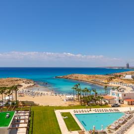 Chrysomare Beach Hotel & Resort, hotel v mestu Ayia Napa