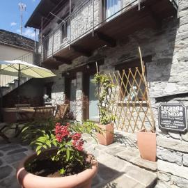Locanda del Sasso Rooms, hotel a Crodo