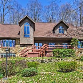Family-Friendly Terra Alta Home w/ Lake View!, Hotel in Terra Alta