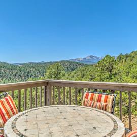 Scenic Hideaway w/ Deck & Grill ~ 6 Mi to Ruidoso!, viešbutis mieste Alto