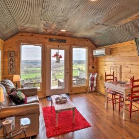 Quaint Norfork Studio w/ Million Dollar View!, hotel a Norfork