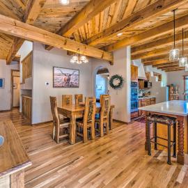 Luxe Ruidoso Home w/ Hot Tub + Mountain Views