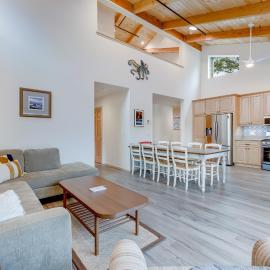 New Home- Minutes from Beach Foosball & Yard