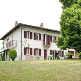 Apartment in Casale with Panoramic Vineyard Views