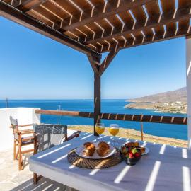 Sail Inn, hotel ad Agios Romanos