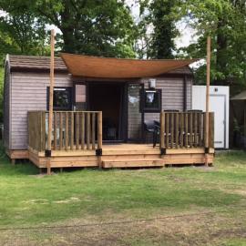 Tiny House de Wood Lodge, hotelli kohteessa Ootmarsum