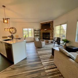 Quiet ski inout - large heated pool!