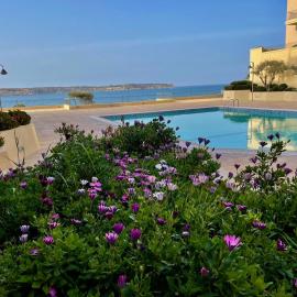 Seaview Family Apartment, Pool, Easy Access to the Sea, Near Mellieħa Bay