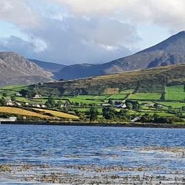 The Aul Shop & Public House -entire private annexe, hotel in Mourne Mountains