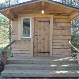 Korjuse Moori metsaonn- forest hut, hotel sa Korjuse