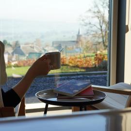 "Petite perle en Haute Ardenne" avec vue sur la vallée, cabine infra-rouge et bain balnéo, hotel sa Lierneux