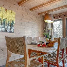 traumHaff Küstenchalets - einzigartige Chalets an der Ostsee. Ganz aus Lärchenholz mit Kamin und Sauna, ξενοδοχείο σε Vogelsang