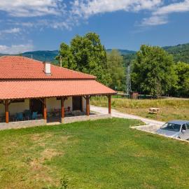 Apartmani LUKA Perućac, хотел в Перучац