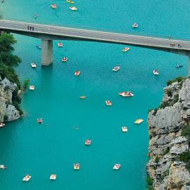 Camping prés des Gorges du Verdon et Du Lac De Ste Croix 04500 Tout Equipé Confort Calme Lavande