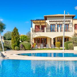 Pool side ground floor apartment BF02 - Theseus Village, Aphrodite Hills Resort, хотел в Ккуклия
