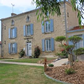Chambres d'Hôtes Le Tilleul, Hotel in Saint-Hilaire-des-Loges
