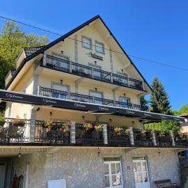 Lužnjanin restoran i sobe, hotel a Jošanička Banja
