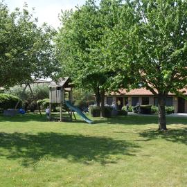 DE MEIBOOM vakantiehoeve tot 21 pers, hotel u gradu Langemark
