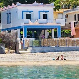 Villa GLORIA intero alloggio sulla spiaggia 8 posti letto 15 minuti da Palermo e 35 da Cefalu، فندق في كاستلداتشا