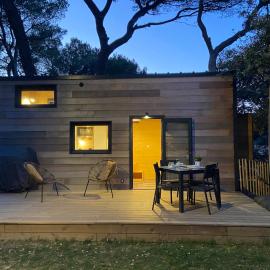 TINY HOUSE LA FARIGOULE, hotel v destinaci Pélissanne