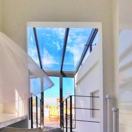 House with large terrace, jacuzzi and gated parking for one car, ξενοδοχείο σε Μοντεβιδέο