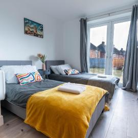 Flat 03 Studio flat near Aylesbury Station Free Parking, hotel in Buckinghamshire